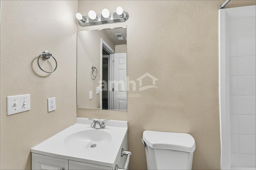 Building Photo - 2530 Cimmaron Dr
