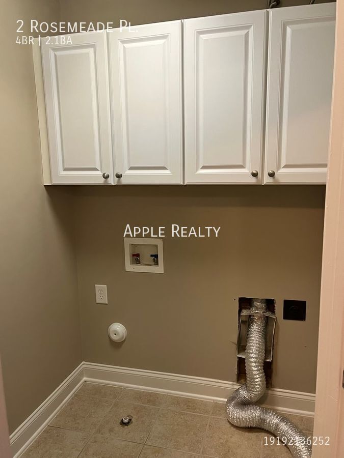 Building Photo - 2 Rosemeade Pl