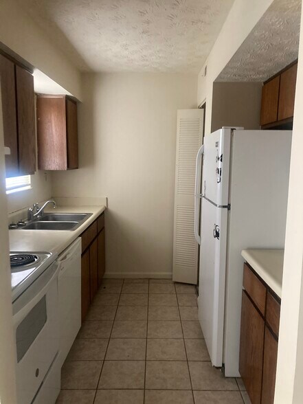 Building Photo - 1127 Bloomfield Rd