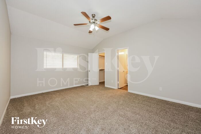 Building Photo - 2437 Slaton Dr