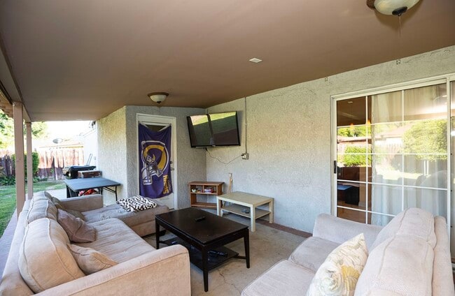 Building Photo - 7766 N Glenoaks Blvd