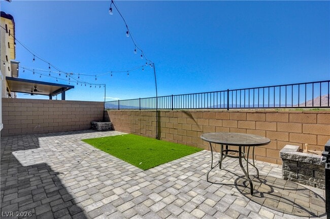 Building Photo - 386 Larksong Ave