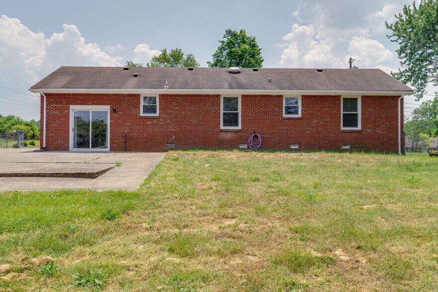 Building Photo - 323 Carter Rd