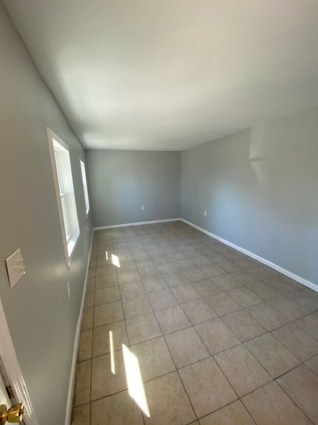 Building Photo - 33 Leland Ave