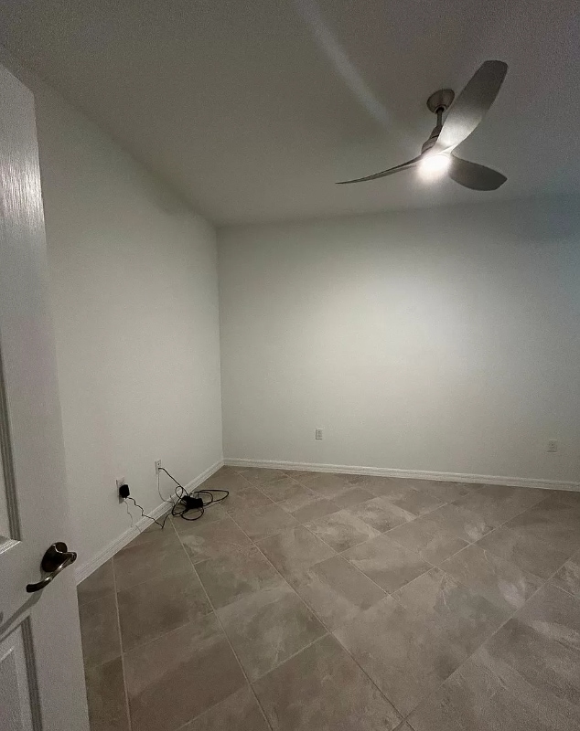 Building Photo - 12021 Santaluz Dr