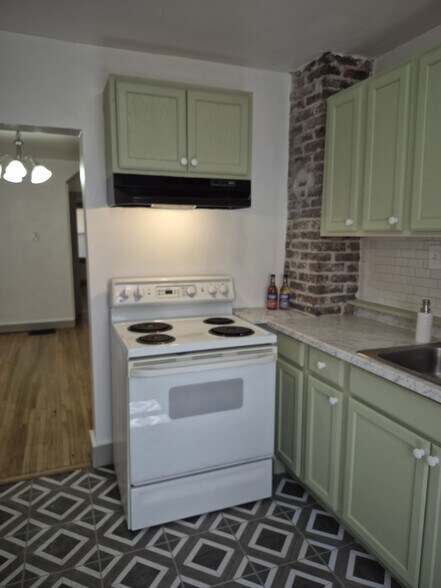 Kitchen - 721 Hanford St