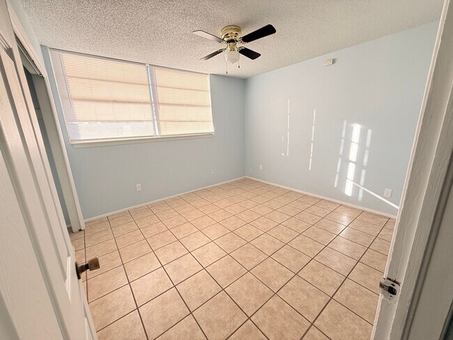 Building Photo - 1491 Alamo St