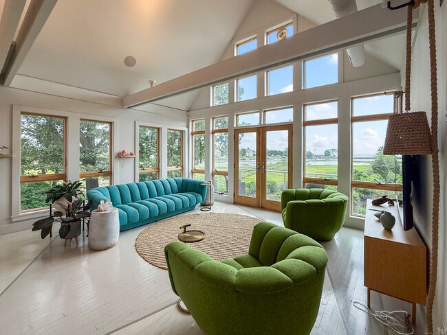 Building Photo - 52 Shorehaven Rd