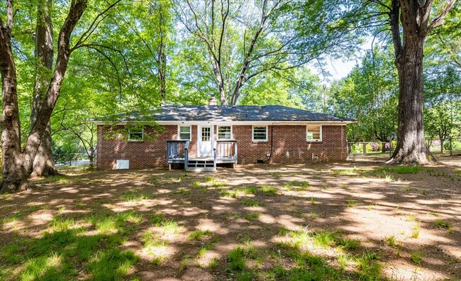 Building Photo - 3 Bedroom Home Available For Rent - Pendleton