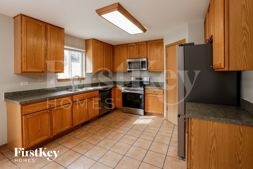 Building Photo - 7010 Paradise Cir