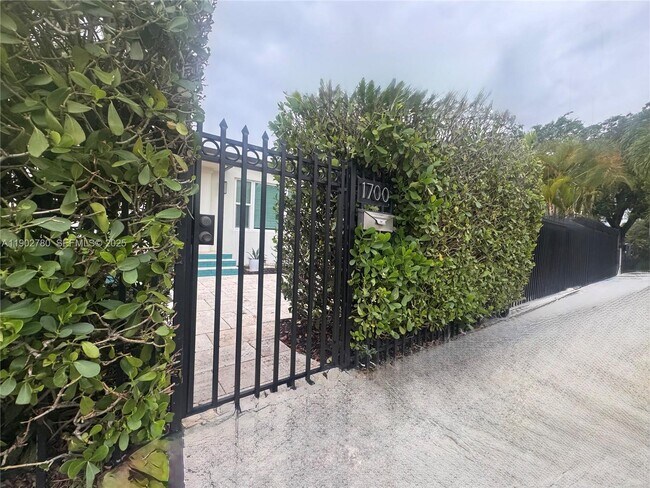 Building Photo - 1700 SW 16th Ter