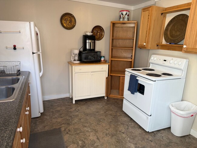 Building Photo - 602 N 6th St