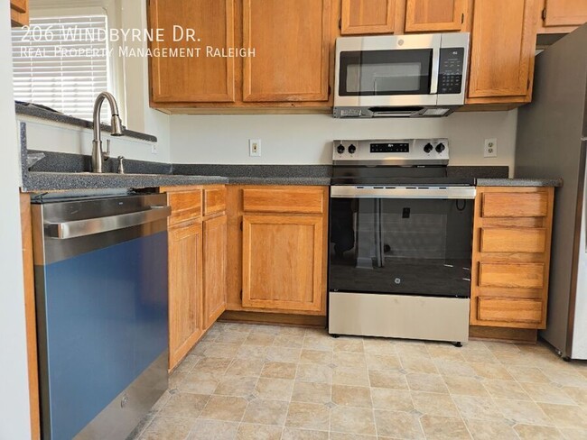 Building Photo - 206 Windbyrne Dr
