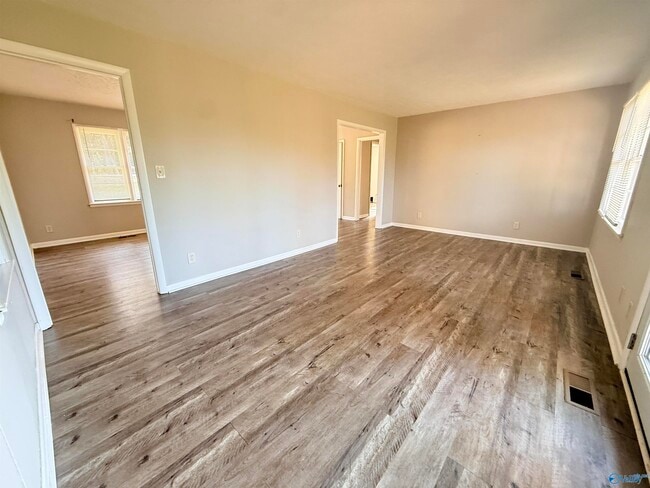 Building Photo - 1576 Hobbs Island Rd SE