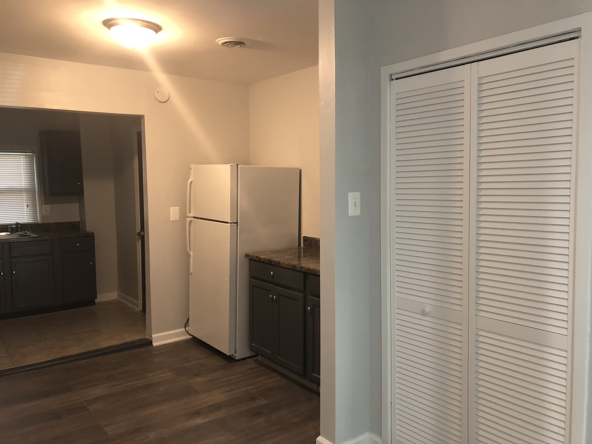 Dining - 3711 Harmon Ave