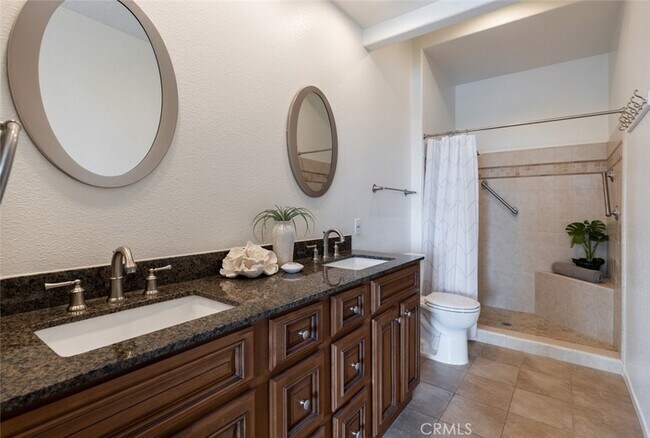 Building Photo - 25 Centre Ct