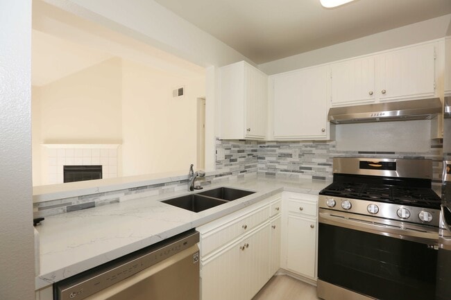 Building Photo - 23903 Del Monte Dr.