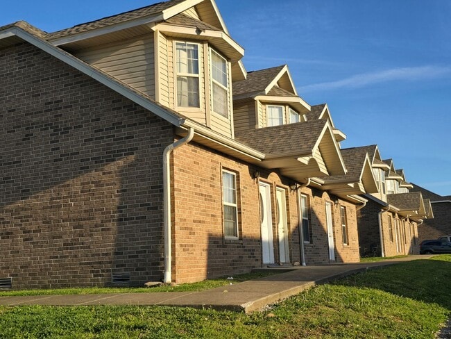 Building Photo - Capri Townhomes