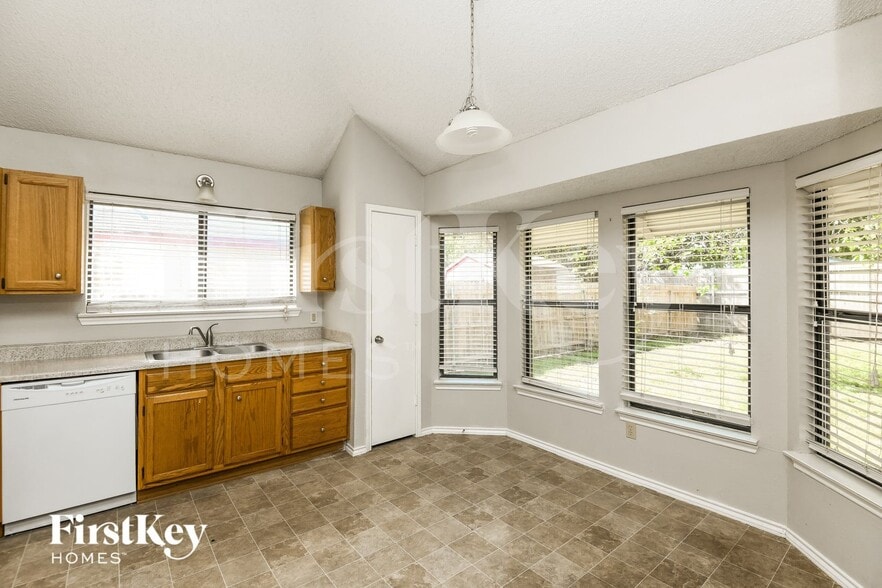 Building Photo - 4742 Cornflower Dr