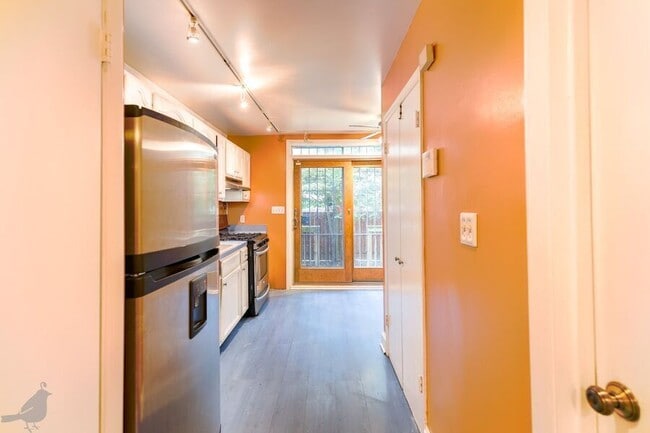 Building Photo - 337 14th St NE