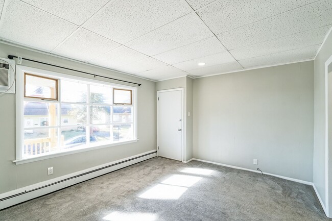 Building Photo - Recently Renovated 1 Bed, 1 Bath Gem in Wi...