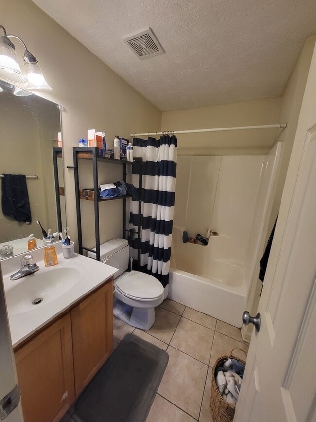 Building Photo - Available for Short Term or Long Term Lease!