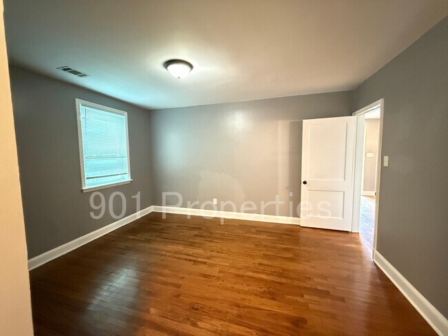 Building Photo - 1096 McEvers Rd