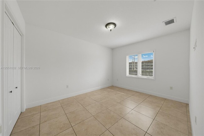 Building Photo - 7515 NW South River Dr
