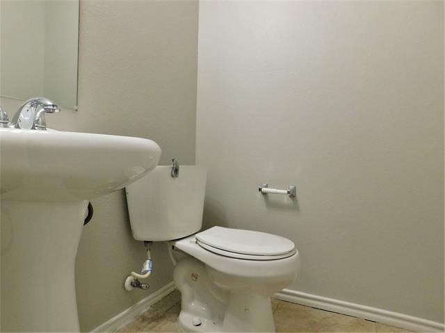 Building Photo - 2628 S Wavecrest Ct