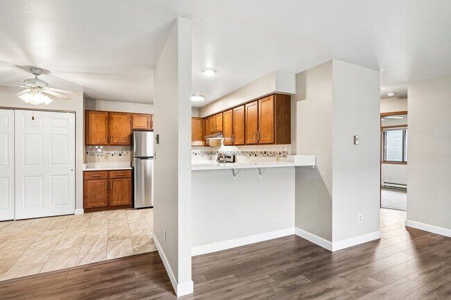 Building Photo - Renovated Private Entry 2 Bedroom Apartment Available!
