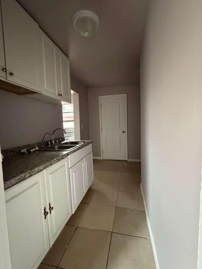 Building Photo - 701 N 9th St