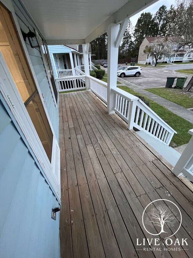 Building Photo - 912 Pineland Ave