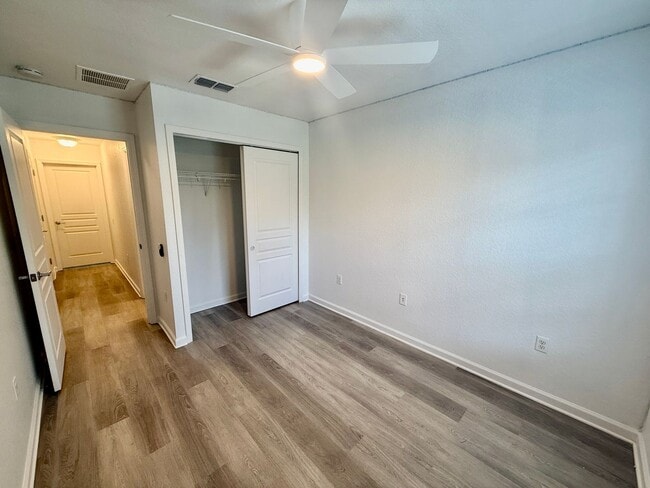 Building Photo - Lake Sawyer - Luxury 3/2.5 Condo