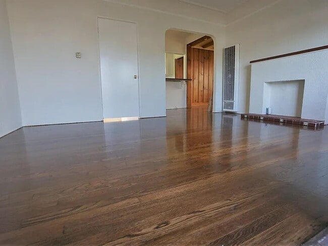 Building Photo - 1802 Meade Ave