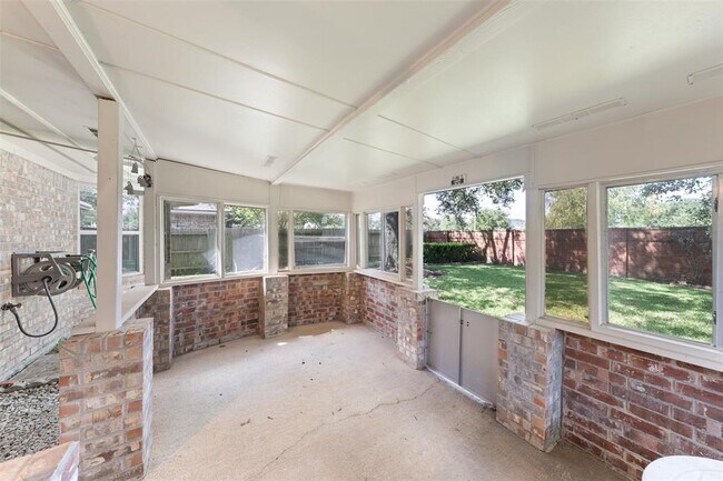 Building Photo - 2618 Parkbriar Ln