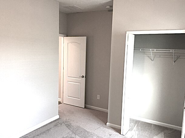 Building Photo - 144 Athens Dr