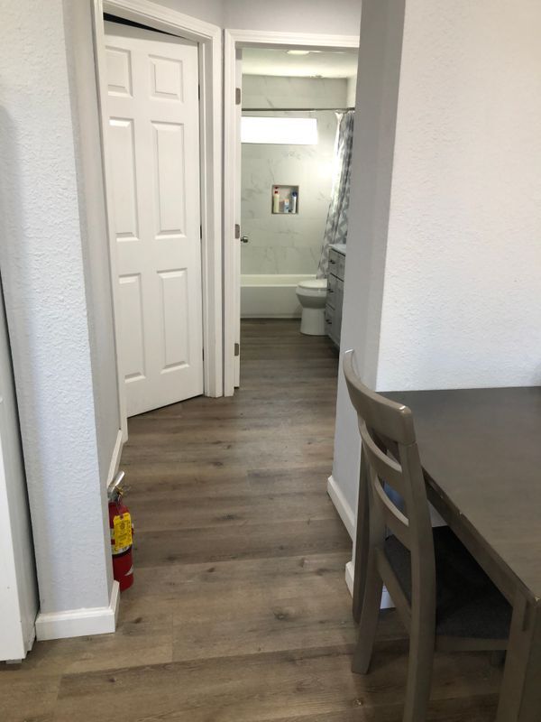 Building Photo - 503 S Sinclair Ave