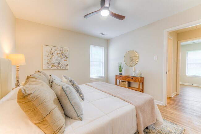 Building Photo - 548 N 6th St