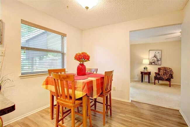 Building Photo - 2311 Vassar Ct