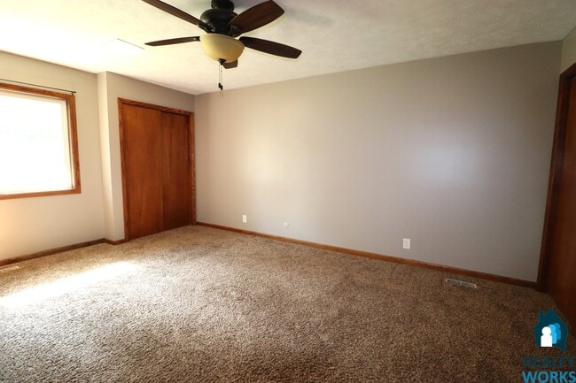 Building Photo - Large Duplex in Country Club Neighborhood!
