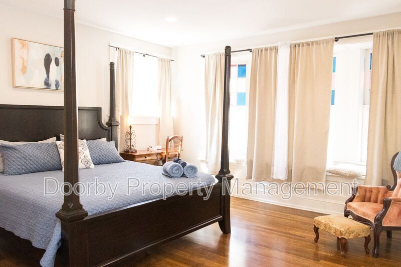 Building Photo - 621 Fortwood Pl