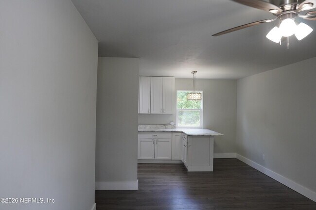 Building Photo - 4085 Pier Station Rd E