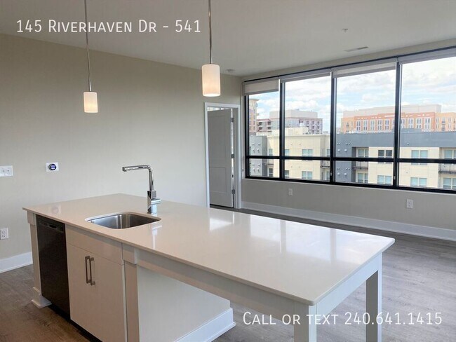 Building Photo - 145 Riverhaven Dr