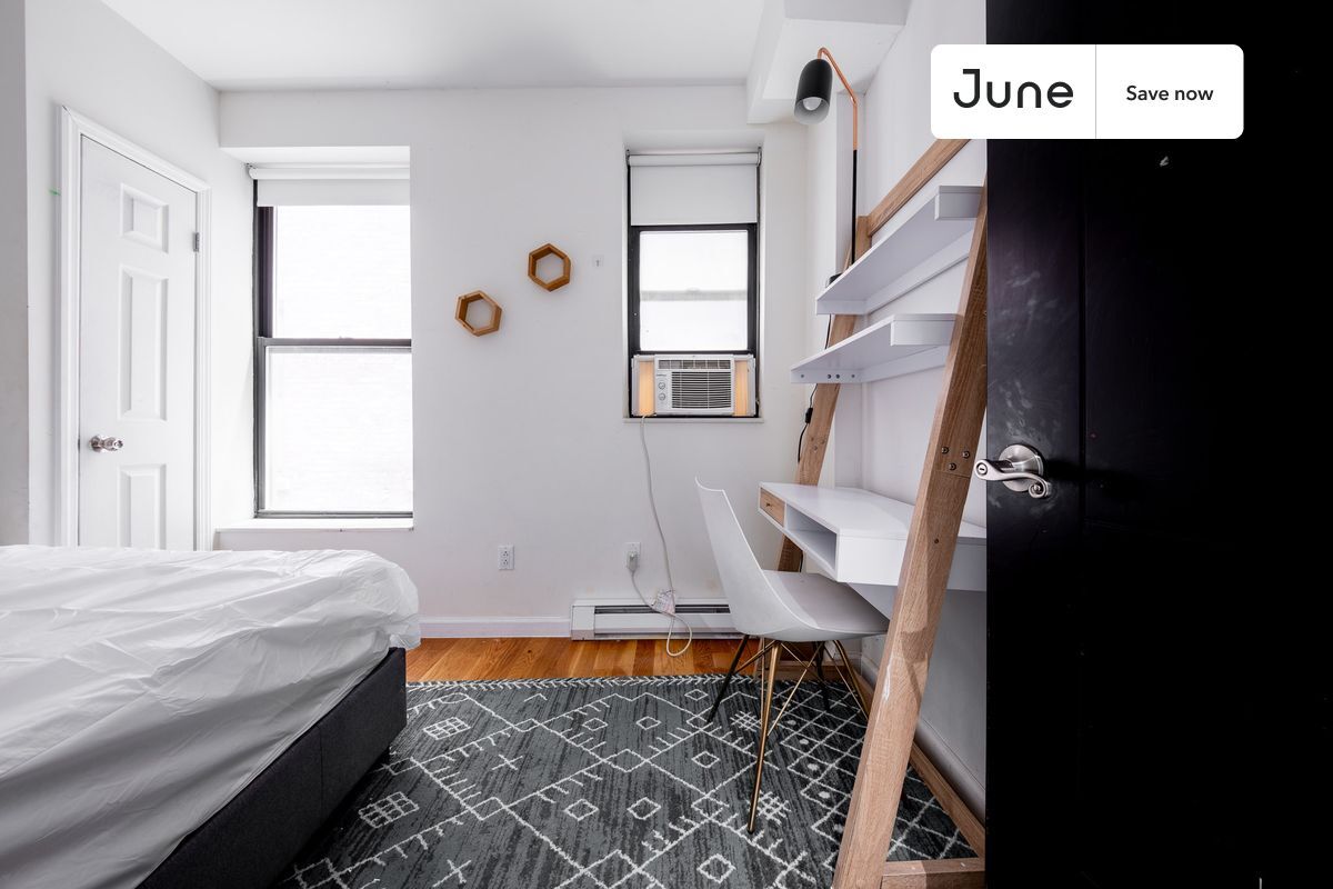 Building Photo - 320 Manhattan Ave