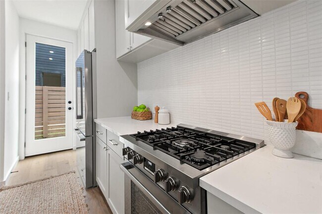 Building Photo - 4429 Gillis St
