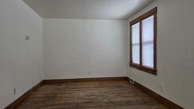 Building Photo - 3 Bedroom Home