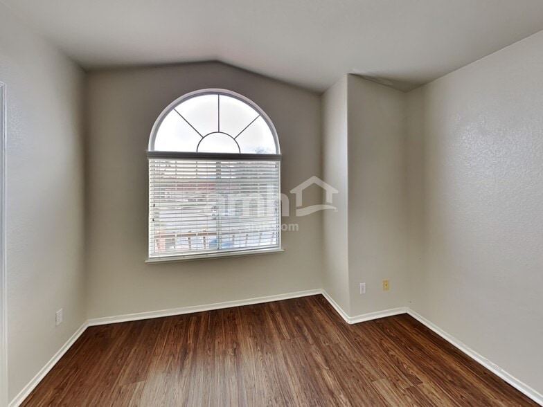 Building Photo - 8188 Sedona Sunrise Dr