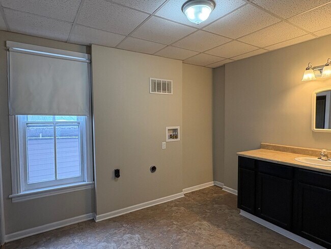 Building Photo - 23 N Grant St