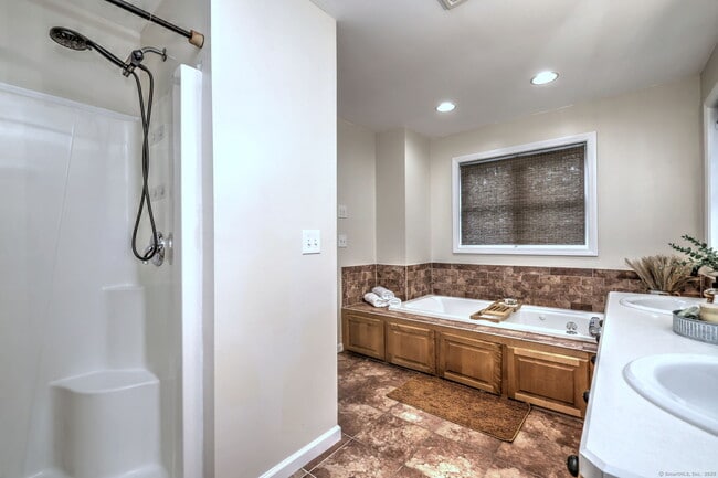 Building Photo - 28 Edgewood Ave