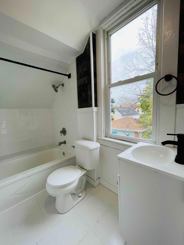 Building Photo - 2051 W 45th St